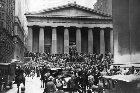 WallStreetBustleNovember 1929.jpg